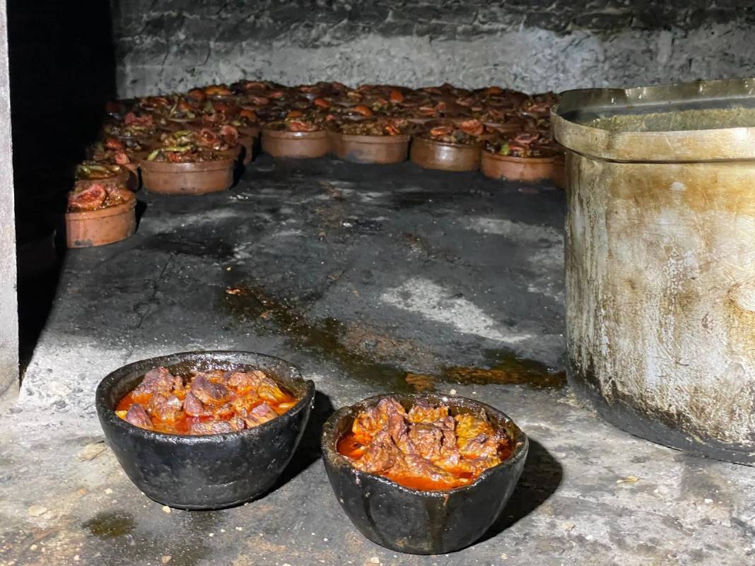 400 yıllık lezzet sırrı! Dualı etler sadece cuma günü pişiyor 6